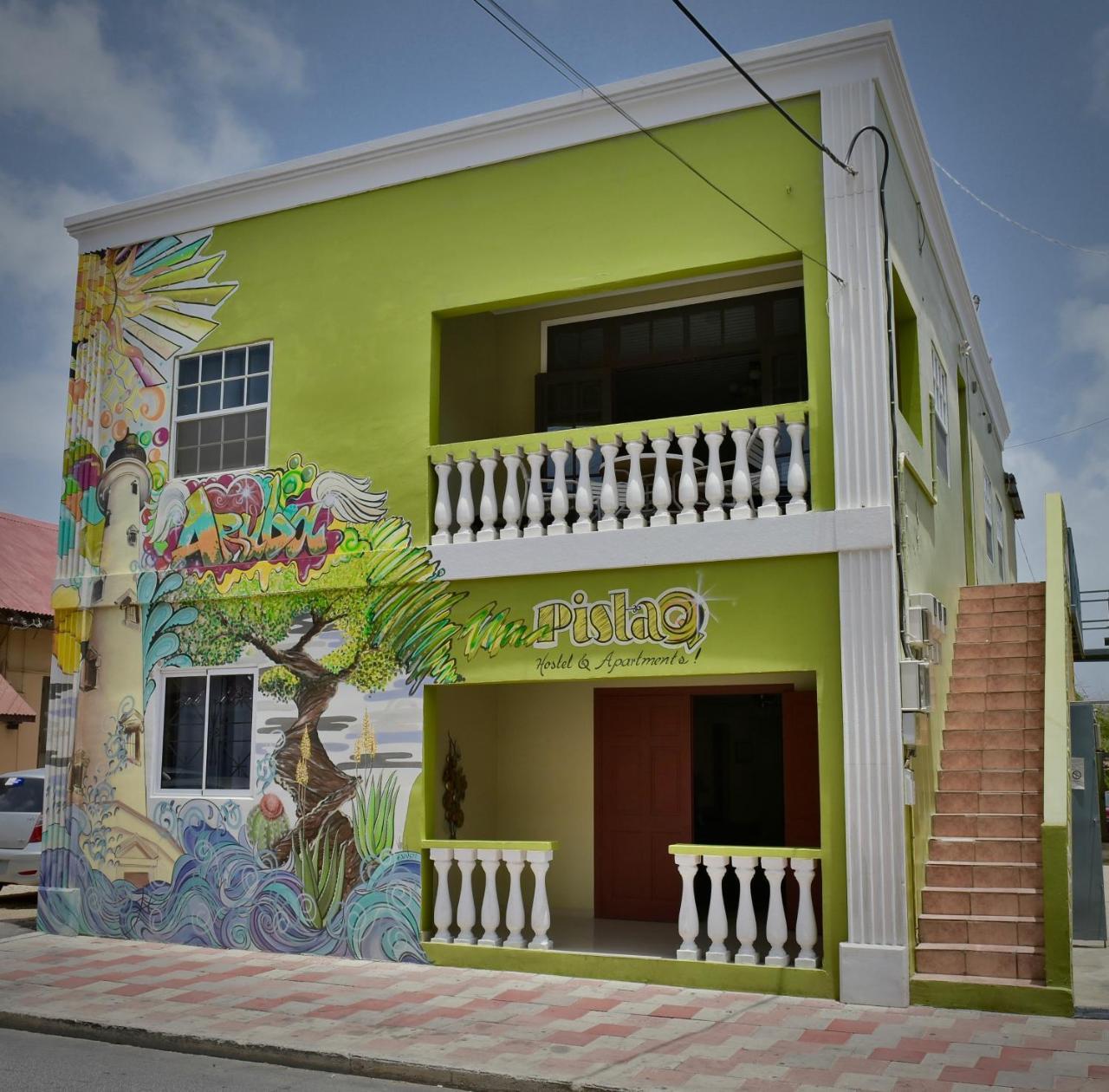 Pista Q Hostel And Apartments Oranjestad Kültér fotó